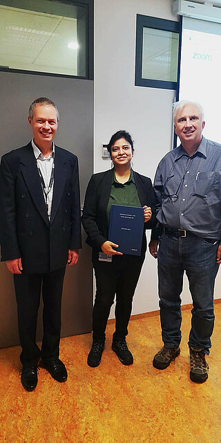 Sangita De mit den betreuenden Professoren Doc. Ing. Premysl Brada (Westböhmische Universität Pilsen) und Dr. rer. nat. Jürgen Mottok (OTH Regensburg) Foto: Vaclav Matousek