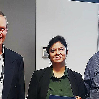 Sangita De mit den betreuenden Professoren Doc. Ing. Premysl Brada (Westböhmische Universität Pilsen) und Dr. rer. nat. Jürgen Mottok (OTH Regensburg) Foto: Vaclav Matousek