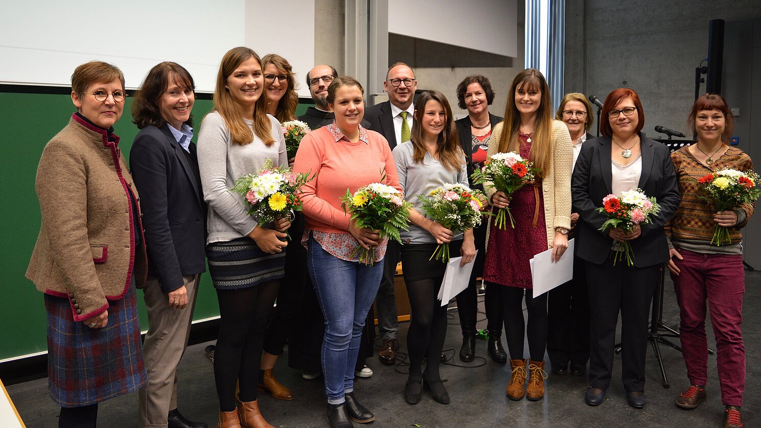 Von links: Prof. Dr. Meussling-Sentpali, Prof. Dr. Winkler, Clara Pfindel, Katja Rußwurm, Pater Thomas Väth, Isabell Kreuzer, Prof. Dr. Backert, Lena Jung, Prof. Dr. Scheffler, Nadine Dennerlohr, Prof. Dr. Schroll-Decker, Gerda Krakofsky, Katharina Pfa Von links: Prof. Dr. Annette Meussling-Sentpali, Prof. Dr. Klaudia Winkler, Clara Pfindel, Katja Rußwurm, Pater Thomas Väth, Isabell Kreuzer, Prof. Dr. Wolfram Backert, Lena Jung, Prof. Dr. Gabriele Scheffler, Nadine Dennerlohr, Prof. Dr. Irmgard Schroll-Decker, Gerda Krakofsky, Katharina Pfaff.