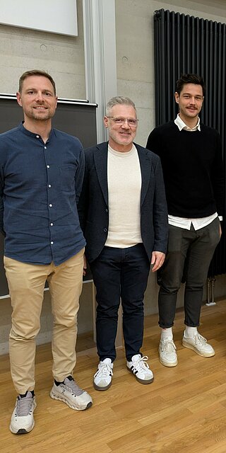 von links: Sebastian Schels, Prof. Oswin Hennig, Simon Bösl, Katja Meier, Prof. Thomas Andorfer Foto: Katja Meier/OTH Regensburg