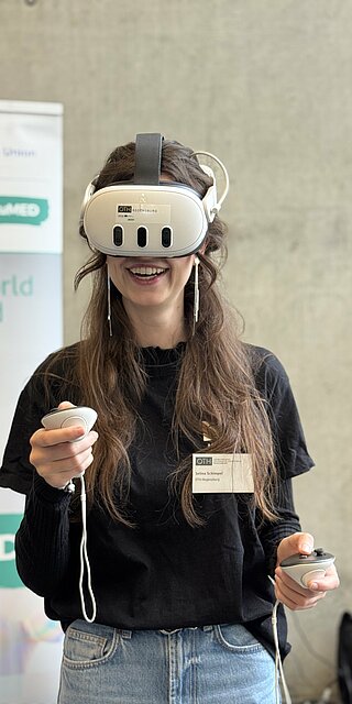 Praxisnah studieren und forschen: Davon konnten sich die Studieninteressierten selbst ein Bild machen. Foto: OTH Regensburg/Anna Fieber